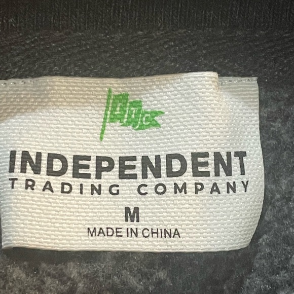 INDEPENDENT. CLASSIC CREW NECK SWEATSHIRT - BLACK - Picture 5 of 6